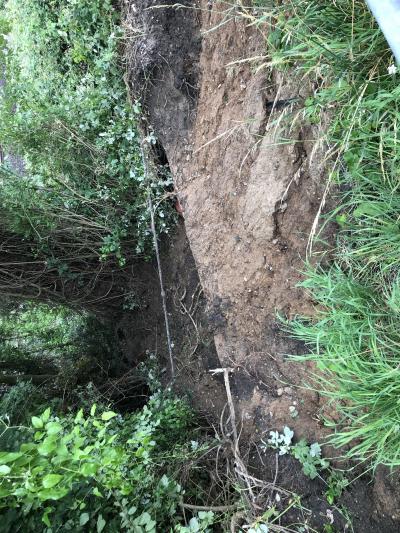 Esslingen-Oberesslingen: Erdrutsch sorgt fuer Sperrung der Landsstrasse